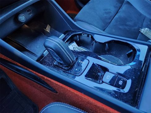 Used 2020 Volvo XC40 T5 R-Design w/ Protection Package Premier image 23