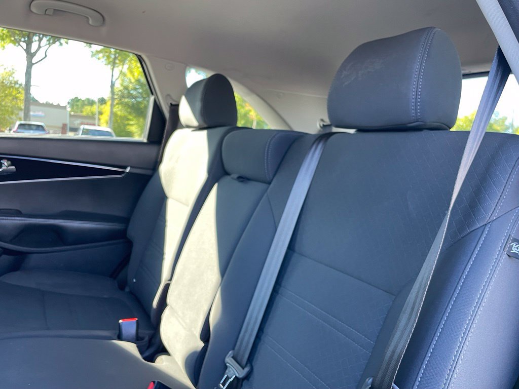 Used 2019 Kia Sorento FWD image 39