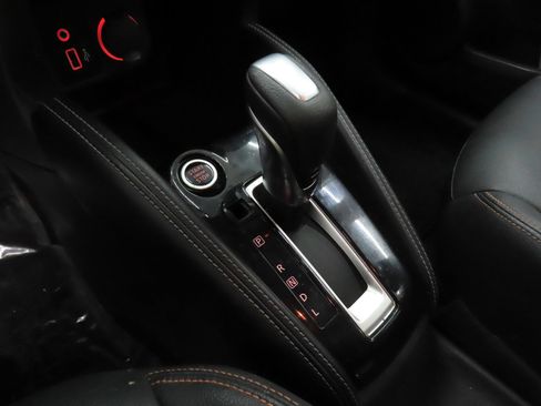 Used 2018 Nissan Kicks SR w/ Premium Package FWD image 16