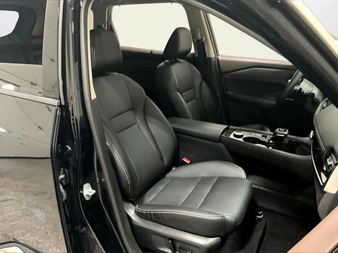 Used 2023 Nissan Rogue SL w/ SL Premium Package image 28