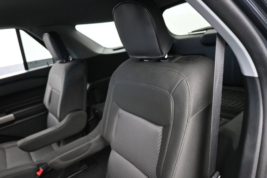 Used 2023 Ford Explorer XLT RWD image 28