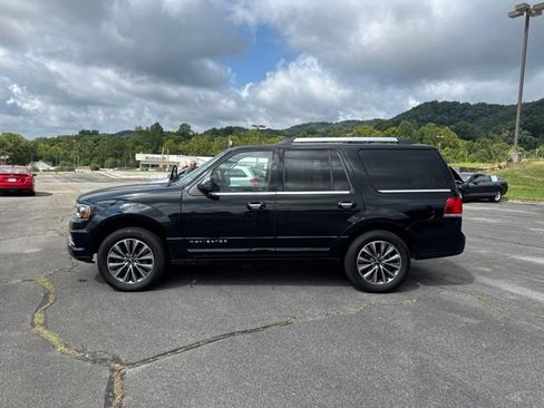 Used 2017 Lincoln Navigator Select AWD/4WD image 5