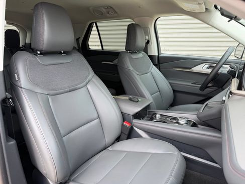 New 2026 Ford Explorer Active w/ Active Comfort Package RWD image 20