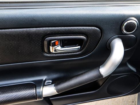 Used 2003 Toyota MR2 image 32