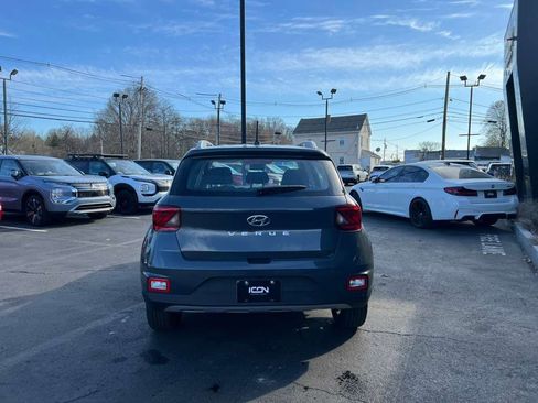 Used 2025 Hyundai Venue SEL image 6