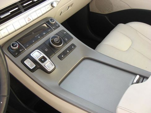 Used 2022 Hyundai Palisade SEL w/ 8P Bench Seat Package FWD image 6