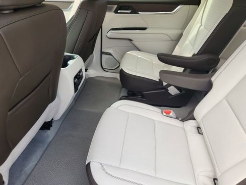 Used 2024 GMC Acadia Denali w/ Super Cruise Package FWD image 31