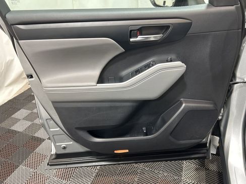 Used 2022 Toyota Highlander XLE image 27