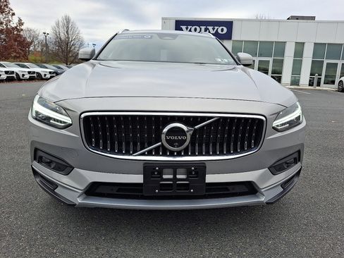 Used 2024 Volvo V90 B6 Cross Country Ultimate image 2