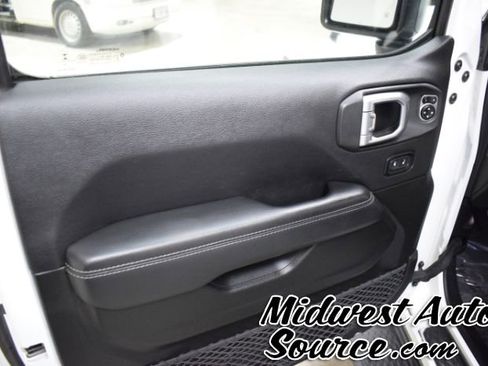 Used 2020 Jeep Gladiator Overland image 11