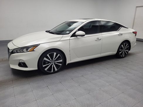 Used 2019 Nissan Altima 2.5 Platinum FWD image 2