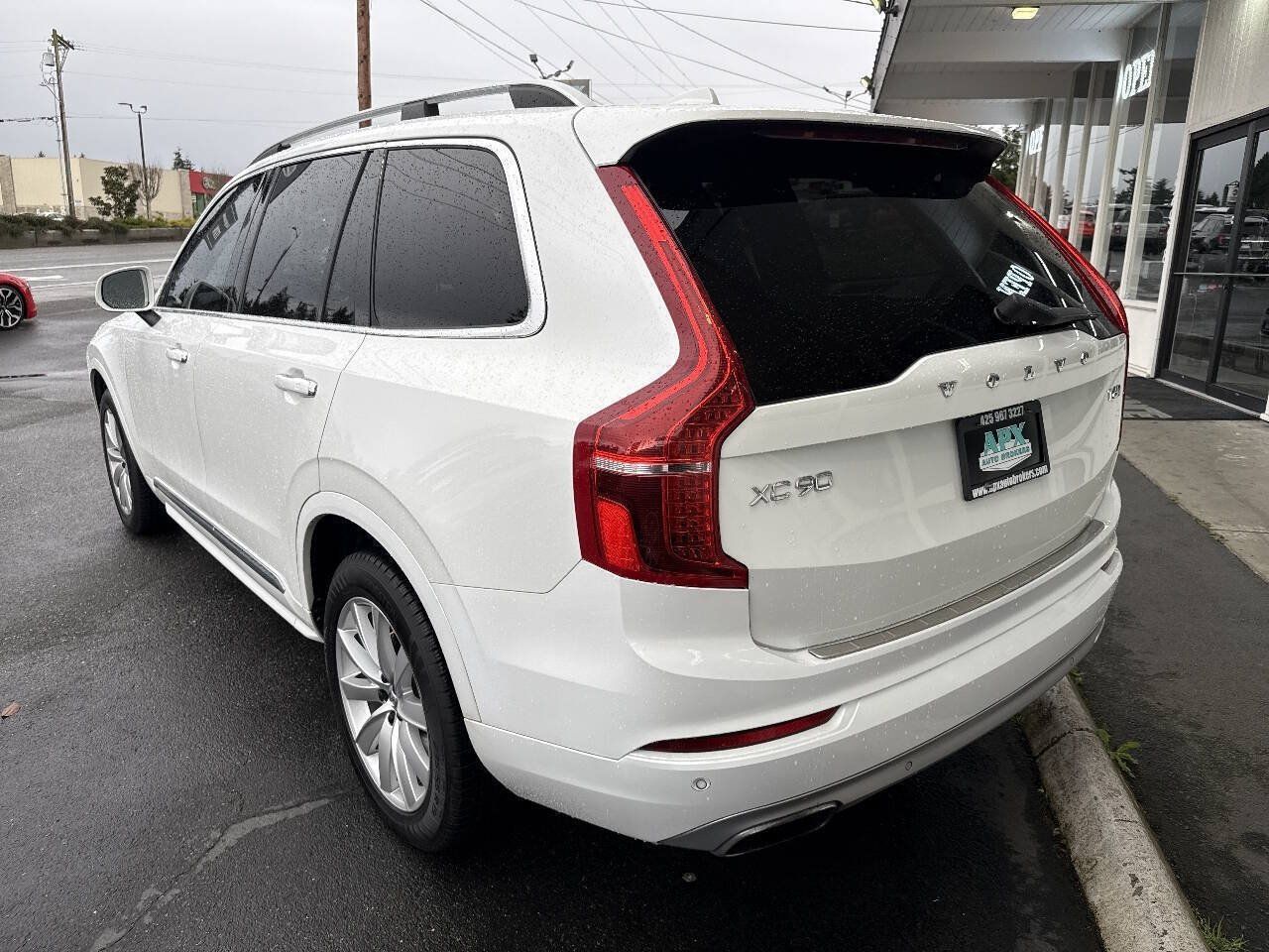 Used 2016 Volvo XC90 T6 Momentum w/ Momentum Plus Package AWD/4WD image 5