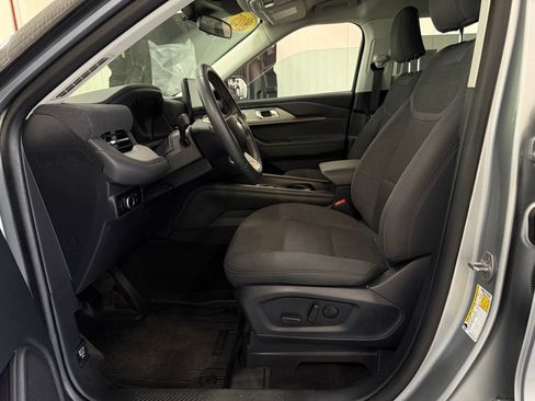 Used 2025 Ford Explorer Active AWD/4WD image 7