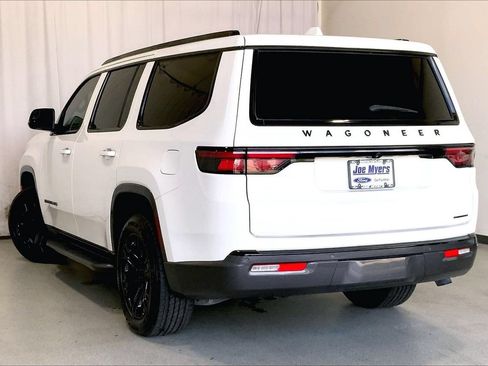 Used 2022 Jeep Wagoneer Series III w/ Flexible Seating Group RWD image 9