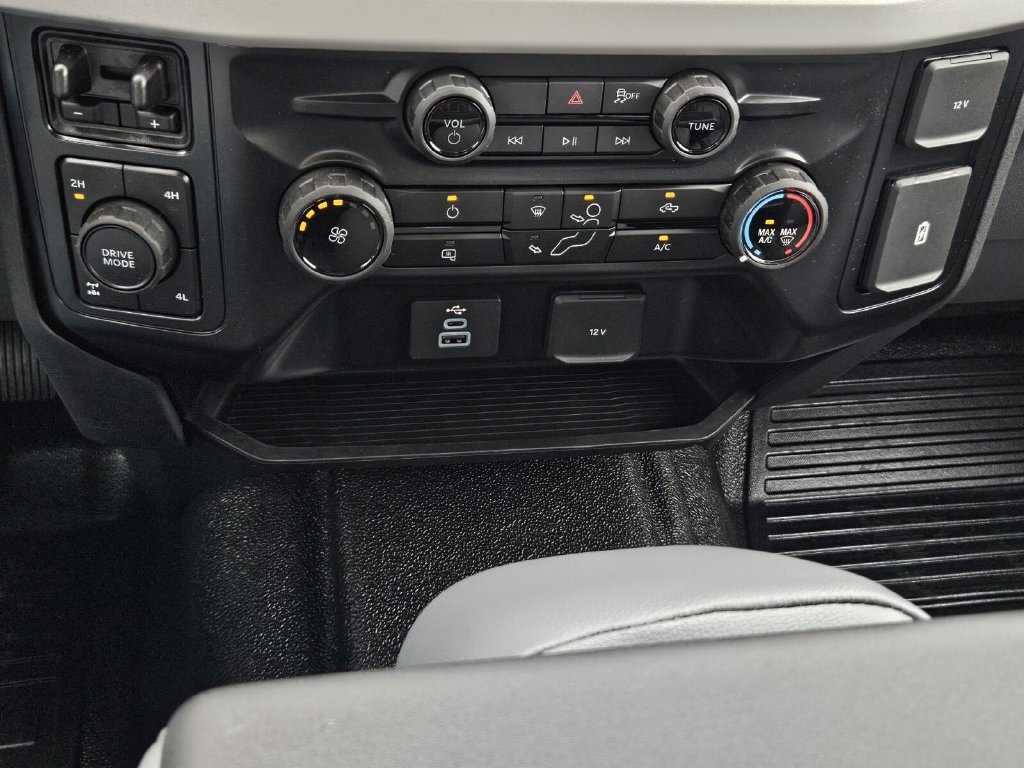 New 2026 Ford F250 XL w/ FX4 Off-Road Package AWD/4WD image 26