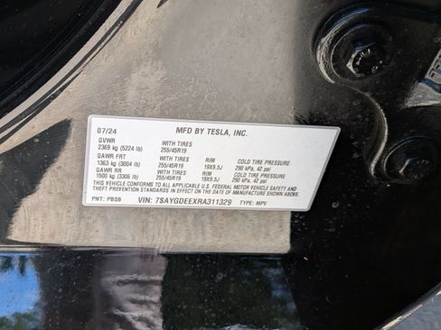 Used 2024 Tesla Model Y Long Range AWD/4WD image 32