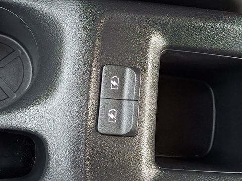 Used 2021 Nissan Versa SV FWD image 24