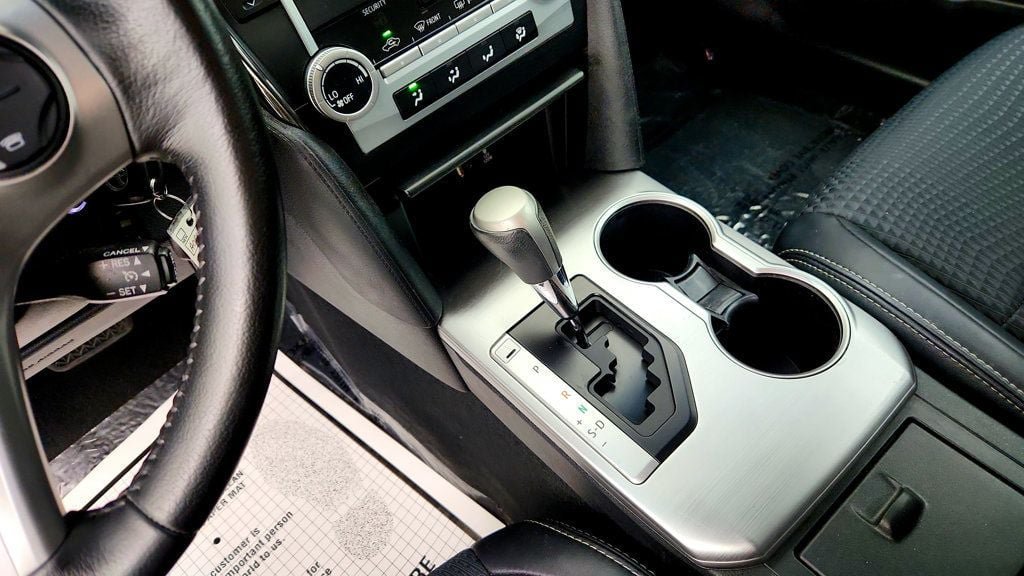 Used 2014 Toyota Camry SE FWD image 16