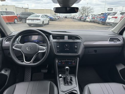 Certified 2023 Volkswagen Tiguan SE image 9