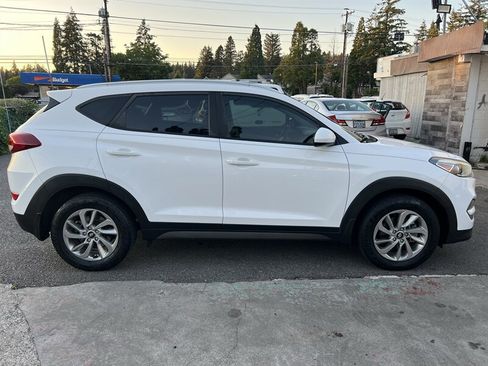 Used 2016 Hyundai Tucson SE w/ Option Group 02 FWD image 6