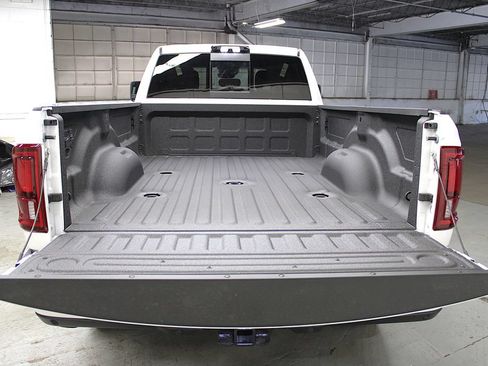 New 2026 RAM 3500 Big Horn AWD/4WD image 38