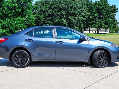 Used 2017 Toyota Corolla LE w/ Carpet Mat Package (TMS) FWD image 5