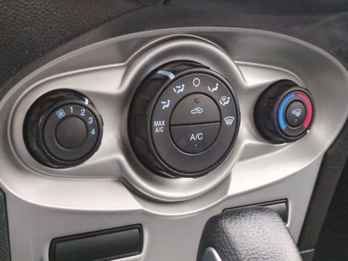 Used 2014 Ford Fiesta SE image 28