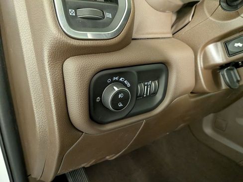 New 2026 RAM 3500 Laramie AWD/4WD image 18