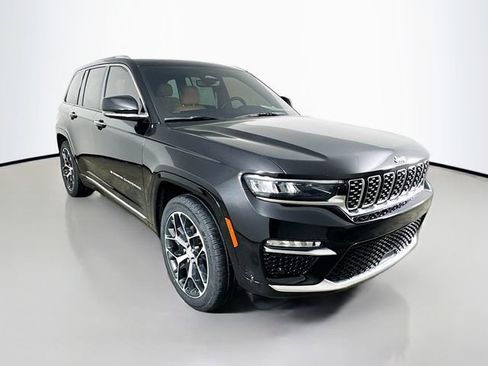 Used 2023 Jeep Grand Cherokee Summit AWD/4WD image 3