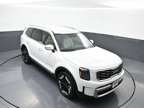 Used 2024 Kia Telluride S image 35