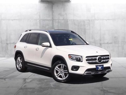 Used 2023 Mercedes-Benz GLB 250 4MATIC w/ Premium Package image 2