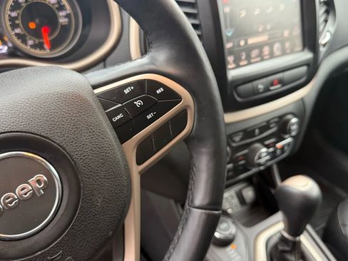 Used 2018 Jeep Cherokee Limited image 15