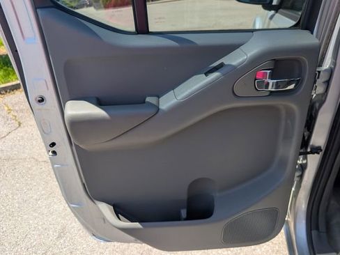 Used 2013 Nissan Frontier SV AWD/4WD image 16