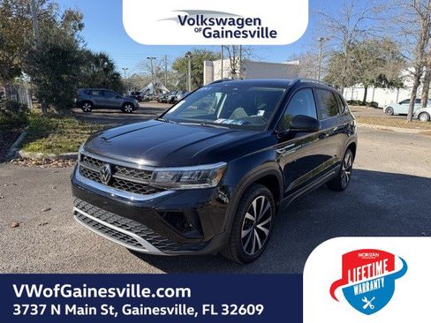 Certified 2024 Volkswagen Taos SE image 3