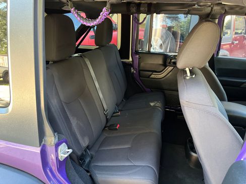 Used 2018 Jeep Wrangler Unlimited Sport S image 31