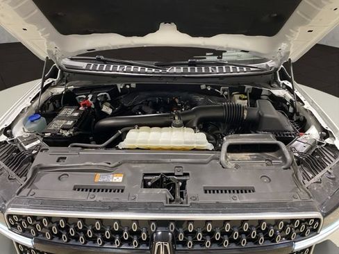 Certified 2025 Lincoln Navigator Reserve AWD/4WD image 27
