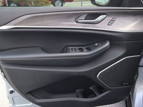 Used 2023 Jeep Grand Cherokee L Limited w/ Luxury Tech Group II image 19