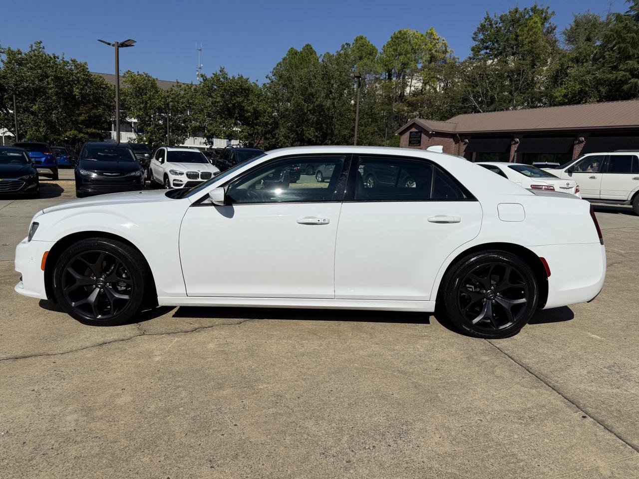 Used 2023 Chrysler 300 Touring L w/ Comfort Group RWD image 2