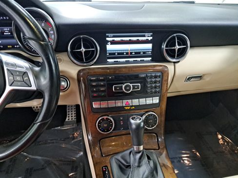 Used 2014 Mercedes-Benz SLK 350 image 16