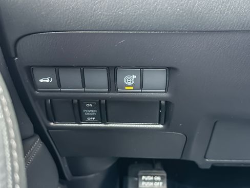 Used 2022 Nissan Armada SL w/ Captain's Chairs Package image 34