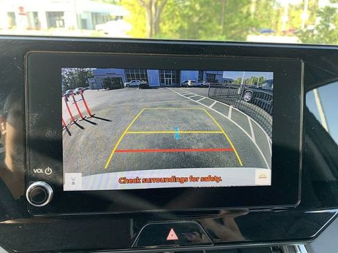 Certified 2023 Toyota Venza LE image 22