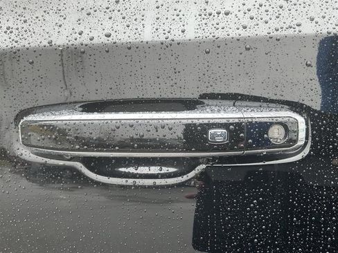 Used 2024 GMC Yukon Denali w/ Advanced Technology Package image 13