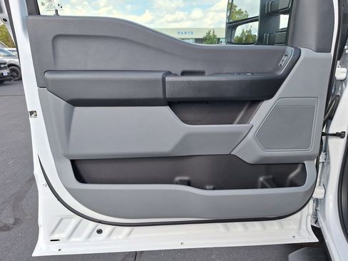 New 2026 Ford F250 XL w/ XL Chrome Package image 2