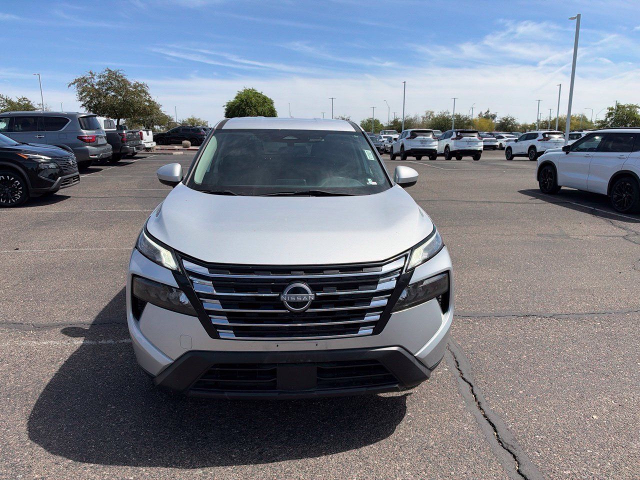 Used 2024 Nissan Rogue SV FWD image 2