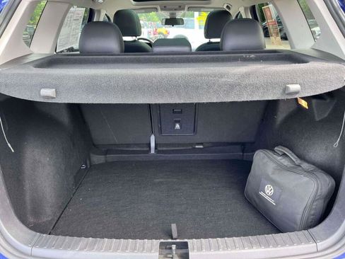 Used 2022 Volkswagen Taos SE w/ Panoramic Sunroof Package FWD image 19