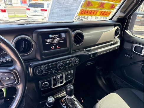 Used 2018 Jeep Wrangler Unlimited Sport S AWD/4WD image 35