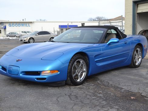 Used 2000 Chevrolet Corvette Convertible w/ Memory Pkg image 3