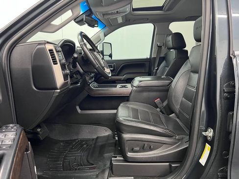 Used 2018 GMC Sierra 2500 Denali w/ Duramax Plus Package AWD/4WD image 5
