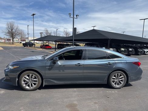 Used 2020 Toyota Avalon XLE image 1