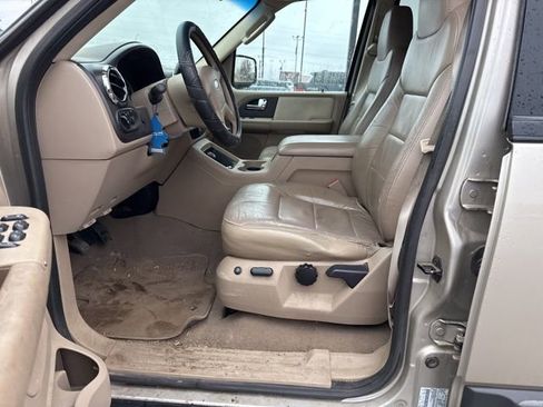 Used 2006 Ford Expedition XLT image 2
